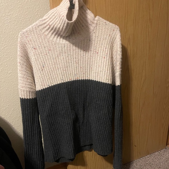 Chelsea 28 Colorblock Turtleneck Sweater - Picture 2 of 4